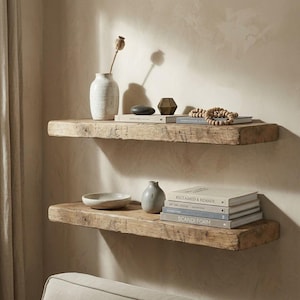 Set aus 2 Live Edge Kastanien Wandregalen, Rustikale Massivholz Regale, Badezimmer Regal, Bauernhaus Wanddeko, Handgemacht