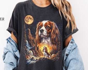 キャバリア・キング・チャールズ・スパニエルのシャツ、犬好きへのギフト、キャバリア・スパニエルのTシャツ、ムーンドッグのグラフィックTシャツ、かわいい子犬のシャツ、ペット好きのTシャツ