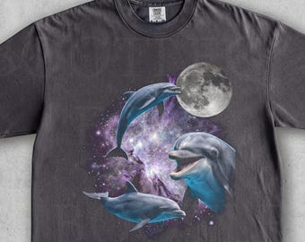 イルカが月に吠える。ヴィンテージオーシャングラフィックTシャツ。動物好きへのギフト。オーバーサイズストリートウェアナイトスカイ。星柄ユニセックス90年代Y2K Tシャツ