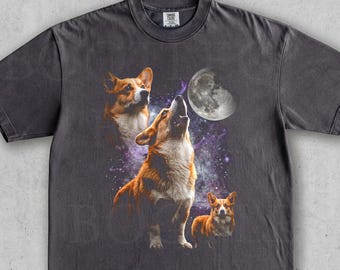 コーギームーングラフィックヴィンテージTシャツ、3匹のコーギーが描かれた面白いシャツ、かわいい犬好きTシャツ、レトロなY2K 90年代スタイルのコーギー好きへのギフトシャツ。ダメージ加工のギフト