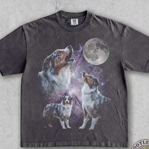 T-shirt med grafisk design från 90-talets Australian Shepherd-stil, retro-t-shirt med galax och ylande hund, gåva för australisk älskare av husdjur