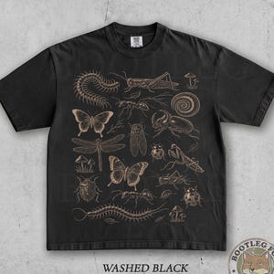 90年代の虫Tシャツ。タトゥースタイルのTシャツ。男女兼用のレトログラフィックTシャツ。ヴィンテージ昆虫Tシャツ。ムカデ、アリ、カマキリ。昆虫学Tシャツ
