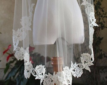 Single Layer Venice Flower Lace Wedding Veil Fingertip Length Veil White Ivory Veil Lace Bridal Veil Trimmed Short Veil for Outdoor Wedding