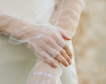Fingerlose Brauthandschuhe Personalisierte Stickerei, Schiere Weiche Stretch Tüll Hochzeit Handschuh-Set Bis der Tod uns Teil Abnehmbare Ärmel