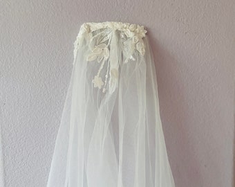 Ivory Flower Petal Veil, 40 Inch Fingertip Length Wedding Veil, 3D Sequins Appliqué Hair Comb Mid Length Bridal Veil, Romantic Hairpiece