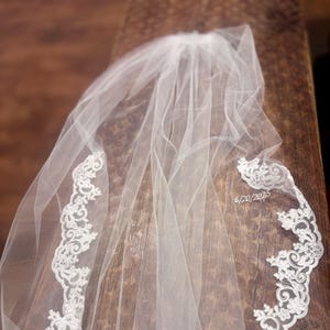 Lace Fingertip Wedding Veil with Small Monogram Embroidered Wedding Date, Personalized bridal Outfit
