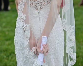 Lace Fingertip Wedding Veil Lace Bridal Veil Ivory Veil with Lace Trim Fingertip Veil Lace Wedding Veil Fingertip Bridal Veil White Veil