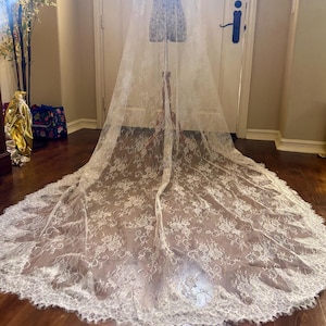 120&#39;&#39; Royal Length Chantilly Lace Mantilla Wedding Veil with Silver Metal Comb, Off White Bridal Veil