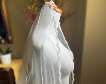 Thin Scallop Long Mantilla Wedding Veil, Light Ivory 