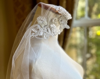 Waltz Length 50'' Beaded Lace Juliet Cap Wedding Veil, Light Ivory Mid Length Bridal Veil, Crystals Rhinestone Veil Vintage Juliet Veil