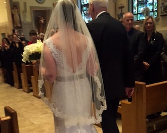 Elegant Single Layer Fingertip Wedding Veil with Comb Lace Fingertip Veil Lace Bridal Veil, White Ivory Veil Short Veil Mid Length Veil