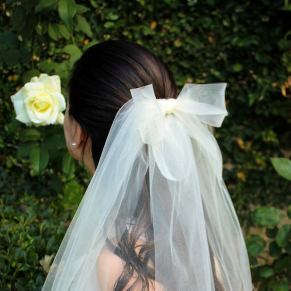 Preppy Fingertip Wedding Veil with Horsehair Ribbon Bow, Mid Length Bridal Veil with Comb- White Light Ivory Veil Raw Edge Veil 1980s Bride
