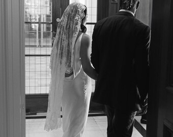 Soft Lace Mantilla Wedding Veil, Mid-Length Embroidered Veil 1 Layer, Ivory Knee Length Veil Vine Veil French Lace Bridal Veil with Comb