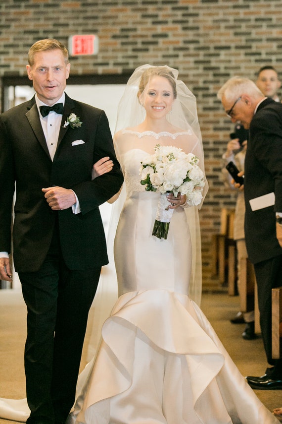 Modern Simple Cathedral Wedding Veil With Blusher Cut Edge  display picture 3