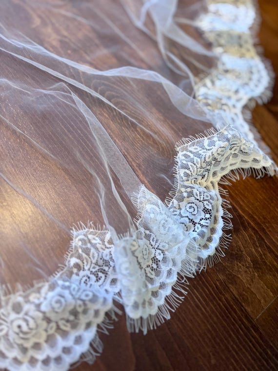 Off White Silk Eyelash Lace Mantilla Wedding Veil With Tulle  display picture 3