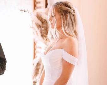 Simple Short Fingertip Length Cut Edge Wedding Veil, Soft Single Layer Ivory Bridal Veil, Sheer Raw Edge Waist Veil