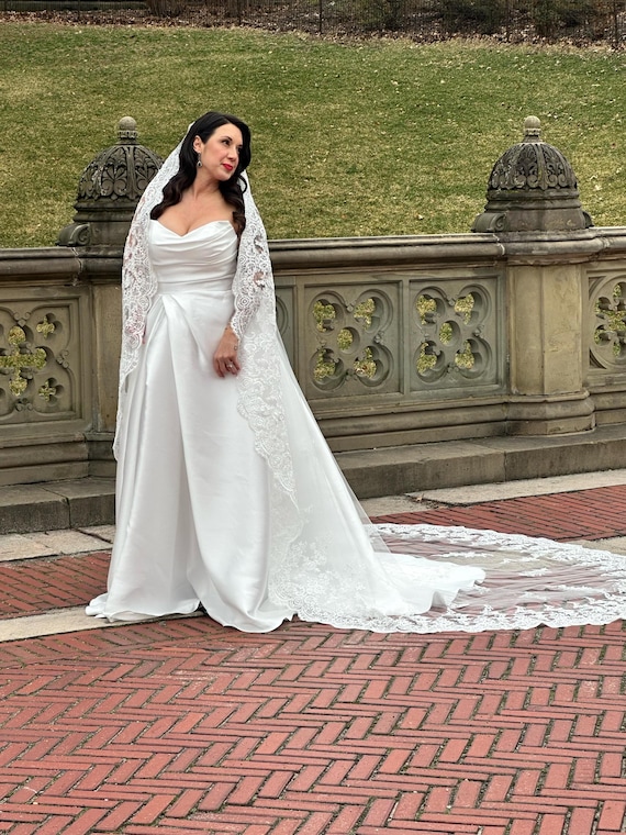 Virgin Mary Extra Long Cathedral Wedding Veil, Kim Kardashian Style Embroidered Bridal Veil in Light Ivory Royal Length With Comb - Etsy Israel Virgin Mary Extra Long Cathedral Wedding Veil, Kim Kardashian Style Embroidered Bridal Veil in Light Ivory Royal Length With Comb - Etsy Israel