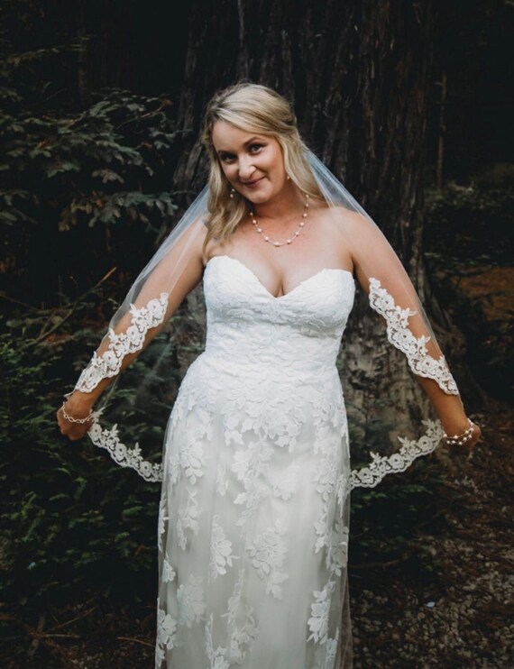 2T Ivory Bridal Elbow Length Scalloped Beaded Edge Rhinestones Wedding Veil 