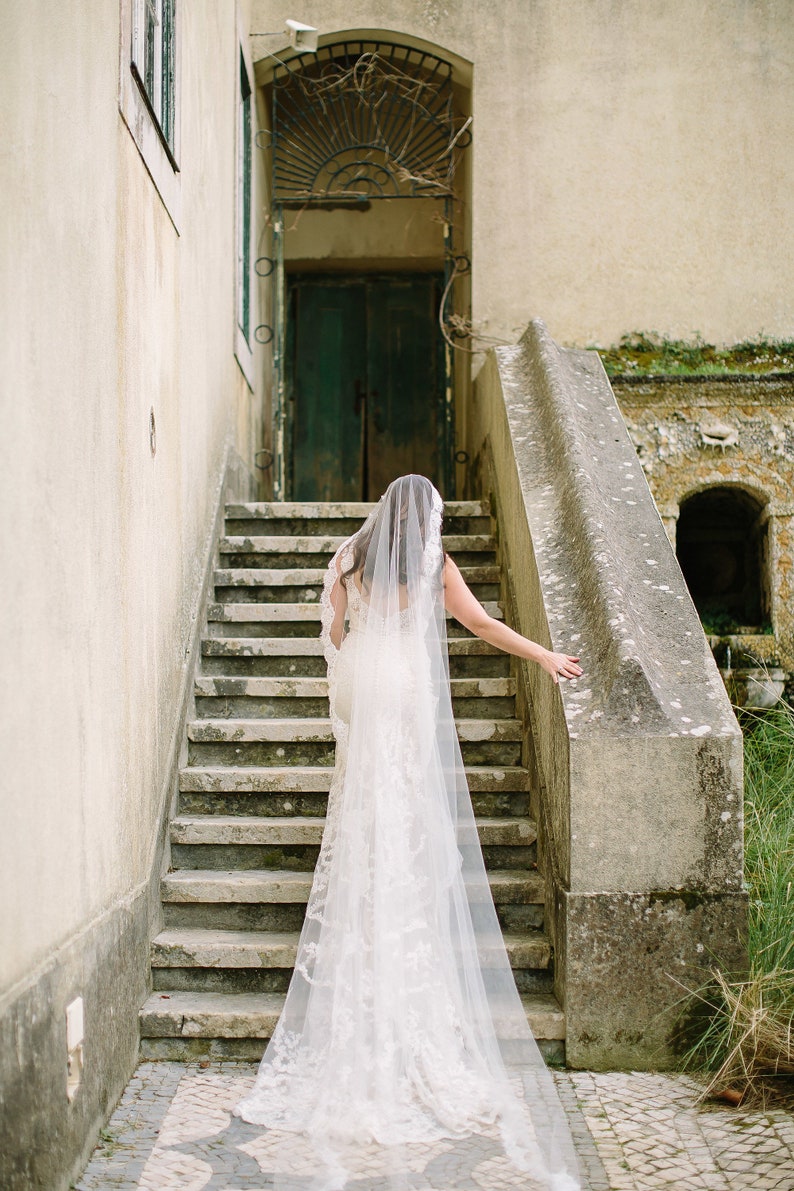 1 Tier Spanish Mantilla Cathedral Wedding Veil Eyelash Scallop Lace Veil Royal Veil Light Ivory Veil Long White Veil Chapel Bridal Veil Comb Beaded Lace Trim