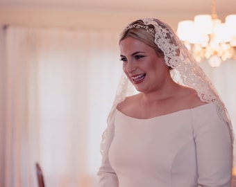 One Blushing Bride Elbow Length Wedding Veil with Beaded Lace Trim, Short Bridal Veil White / Elbow 28-30 inch / No Beading