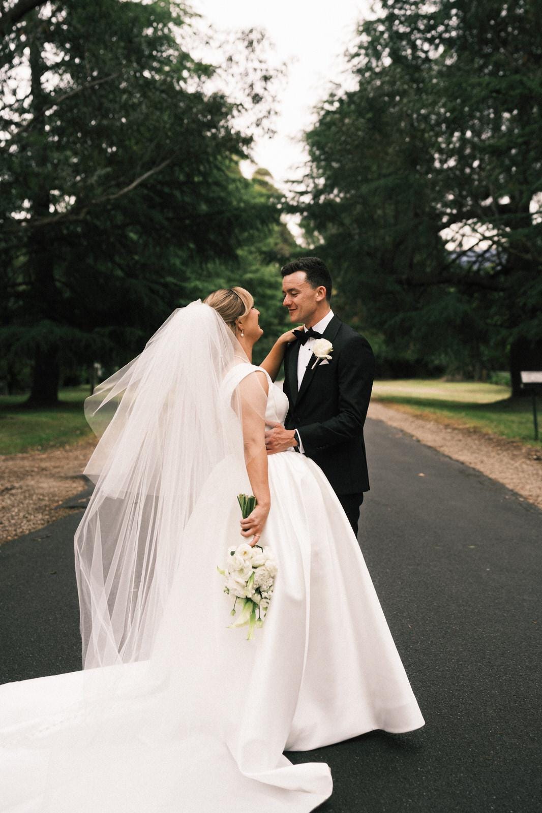 Extra Puffy Vintage-style Cathedral Wedding Veil With  display picture 3
