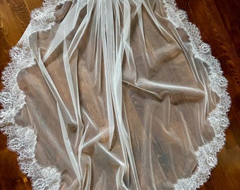 Off White Silk Tulle Chantilly Eyelash Lace Fingertip Wedding Veil, 46'' Fingertip Length Bridal Veil