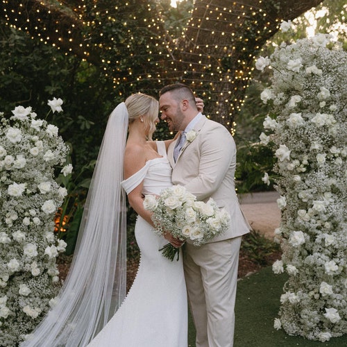 Long Cathedral Wedding Veil With Comb, Modern Romantic Vale  display picture 3