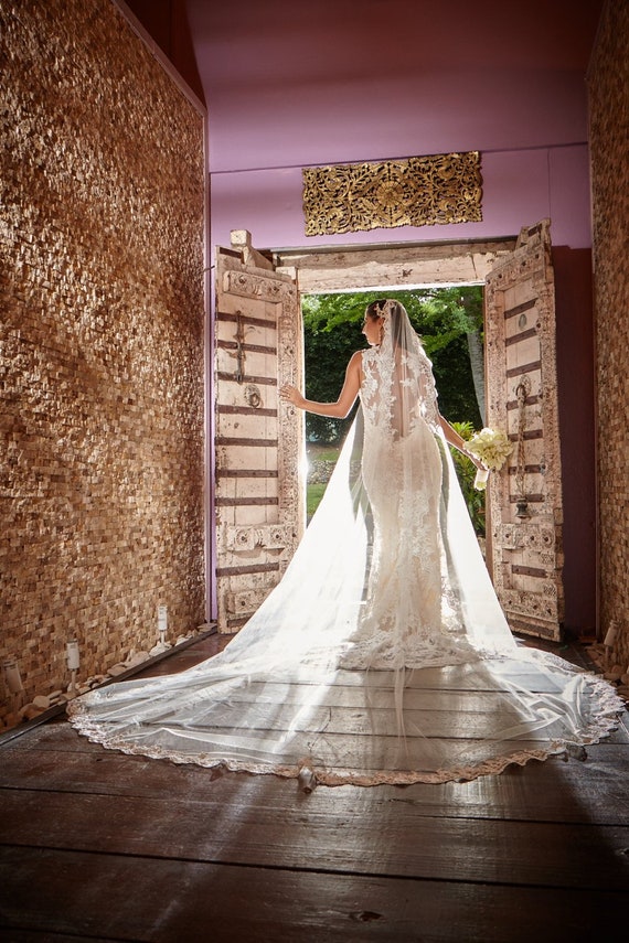  Fingertip Length Mantilla Wedding Veil with Lace Trim, Mid Length  Bridal Veil (40-42'', light ivory) : Handmade Products