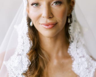 Pure White Fingertip Length French Lace Mantilla Veil with Comb 40'', Scallop Trim Veil