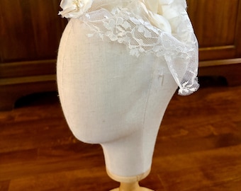 Light Ivory Flower and Pearl Short Fascinator Bridal Veil, Short Petite Wedding Veil