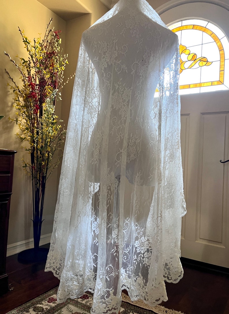 Embroidered Lace Mantilla Fingertip Wedding Veil 42 Inches, Romantic Bridal Veil, Pale Ivory Veil Rose Veil Soft Lace with Gold Comb, 1 Tier image 10