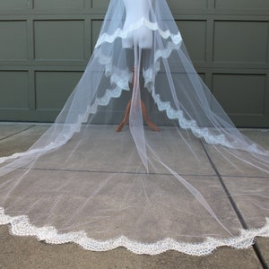 Sheer Chantilly Lace Drop Wedding Veil, Cathedral Veil Scallop Eyelash Rose Lace Veil with Blusher Two Layer Bridal Veil Double Layer Veil