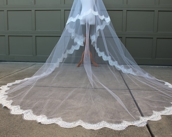Sheer Chantilly Lace Drop Wedding Veil, Cathedral Veil Scallop Eyelash Rose Lace Veil with Blusher Two Layer Bridal Veil Double Layer Veil