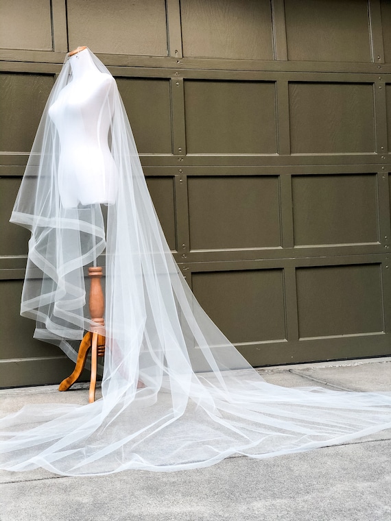 Elegant White Bridal Veil - Classic Wedding Accessory Elegant Lace-trimmed Bridal Veil With Blush, Classic  main image 4
