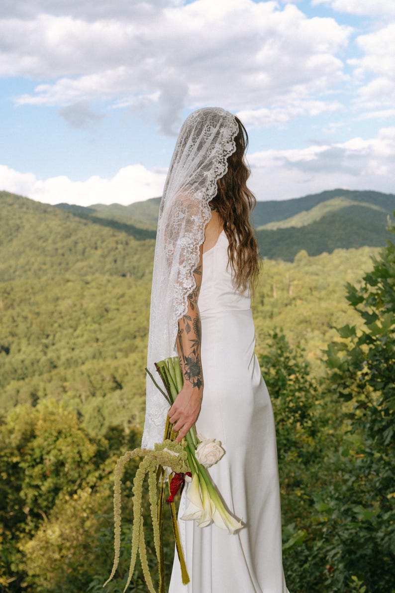 Elfenbein Spitze Knöchel-Länge Mantilla Brautschleier, Weicher spanischer Spitze Schleier mit Metallkamm Bild 15
