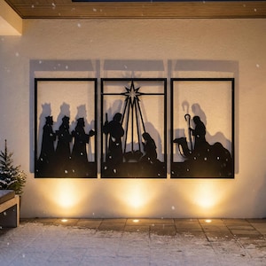 Presepe da parete, quadro in metallo nero a tre pannelli raffigurante la scena della Natività.