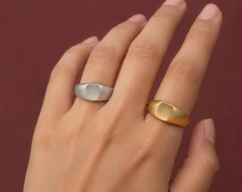 Anello con sigillo a forma di cuore in ottone dorato, anello a cuore fatto a mano, anello con sigillo minimalista, anello vistoso e di carattere, anello vintage in ottone, regalo per lei,