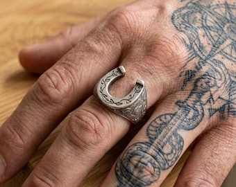 Mens Horseshoe Ring, 925 Sterling Silver Western Ring, Engraved Vine Band, Cowboy Ring, Rustic Jewelry, Gift for Him