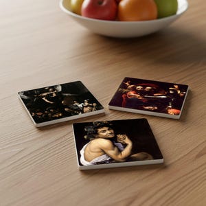 Juego de posavasos de cerámica Caravaggio – San Mateo, Baco, Judas Traición Posavasos de azulejos Arte barroco Decoración de mesa Regalo