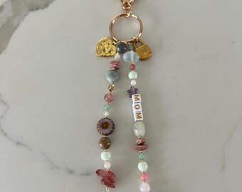 Llavero de cuentas personalizado - Pétalos prensados / Regalo hecho a mano