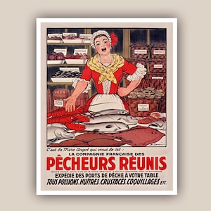 Può includere: Un manifesto vintage che pubblicizza un'azienda francese di pesce chiamata "La Compagnie Française des Pêcheurs Réunis". Il manifesto presenta una donna con un vestito rosso e un grembiule bianco in piedi davanti a un mercato di pesce. Il manifesto include il testo "C'est la mère Angot qui vous le dit: La Compagnie Française des Pêcheurs Réunis. Société Anonyme. Capital 6.000.000 de francs. Siège Social: 8, rue de la Corderie, Paris. 40 succursales. Expédie des ports de pêche à votre table. Tous poissons, huîtres, crustacés, coquillages etc."