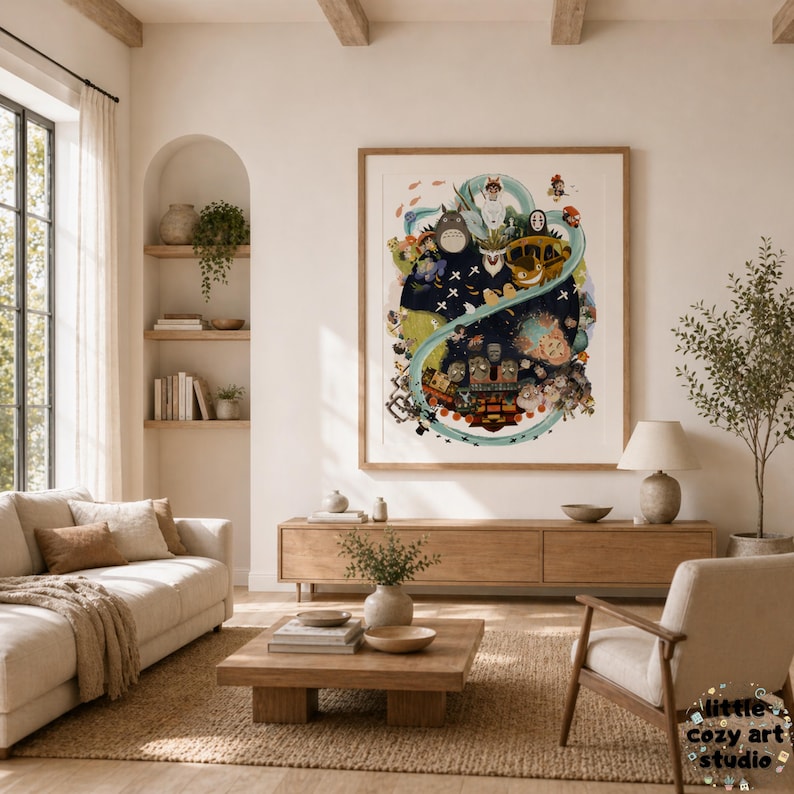 Op de afbeelding: Een ingelijste kunstdruk met een kleurrijke illustratie van personages uit een populaire animatiefilm. Het kunstwerk wordt getoond in een woonkamer met een neutraal kleurenpalet, waaronder een beige bank, houten meubels en een jute vloerkleed.