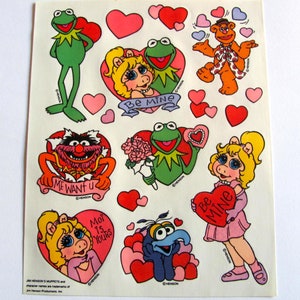 Urocza naklejka Vintage American Greetings Muppets - AGC Cartoon Kermit Miss Piggy Fozzie Bear Gonzo Valentine Jim Henson Collectible