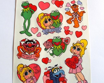 Urocza, zabytkowa naklejka American Greetings Muppets - AGC Cartoon Kermit Miss Piggy Fozzie Bear Gonzo Valentine Jim Henson Collectible