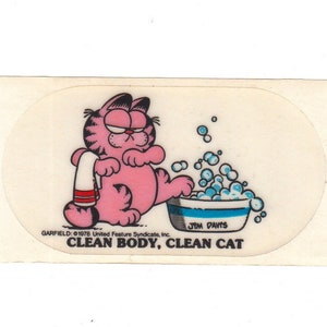 Garfield Takes a Bath vintage Autocollant transparent - Clean Cat Bubbles Kitty Pink Tub Clear Cartoon Animal Collectible