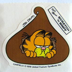 Garfield Scratch and Sniff Chocolate Kiss Vintage Sticker - Cocoa Scented Kat&#39;s Meow Jim Davis Cartoon Tabby Kitty Cat