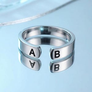 Anillo de iniciales personalizado, joyería de pareja de banda abierta ajustable en acero inoxidable