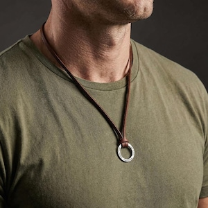 Gepersonaliseerde Naam Ketting, Gegraveerde Ring Hanger op Leren Koord voor Mannen