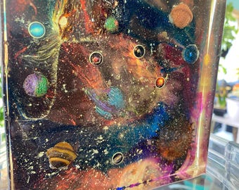 Galaxy Resin Resin Decor Block - Handgemachte kosmische Weltraumkunst mit Planeten, Sternen und Nebelfarben