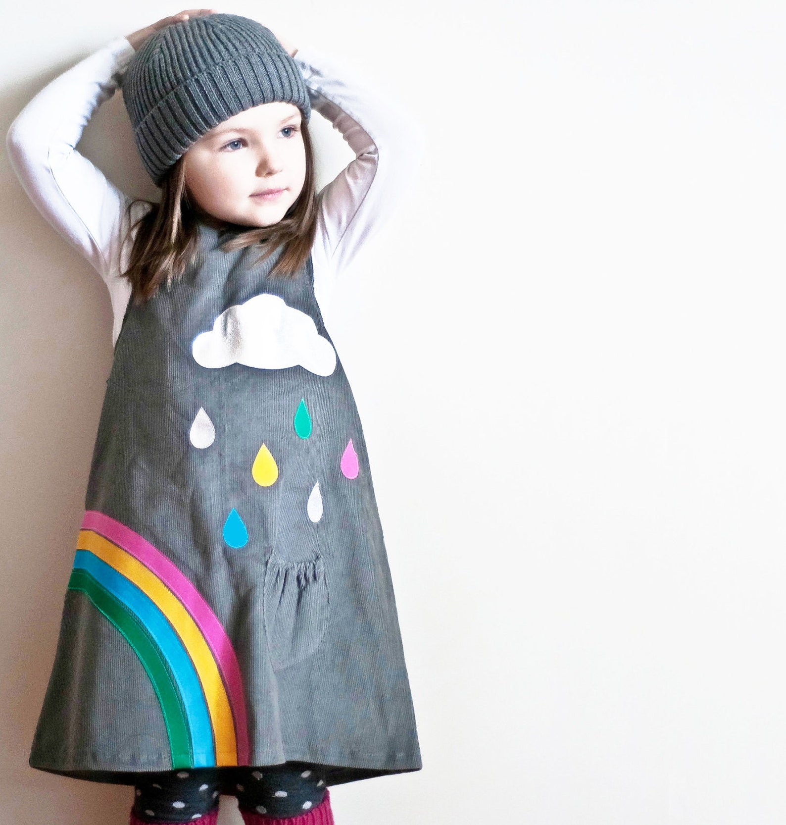 Mädchen Kleid Regenbogen Regentropfen Wolke grau pinafore - Etsy.de